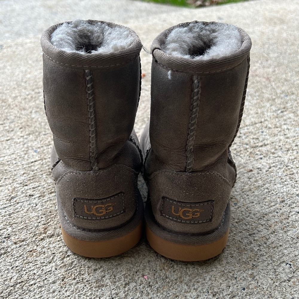 UGG’s Toddle size 10. Rare and unique taupe color. In great condition!